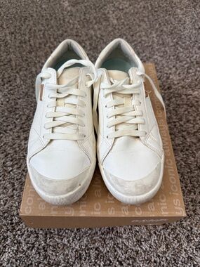 Dr. Scholl's Women's White Sneakers